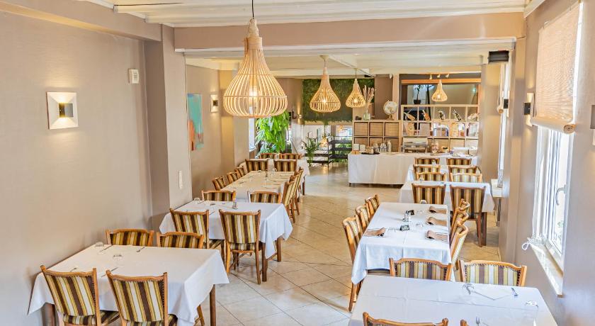 Hotel Le Petit Poete photo