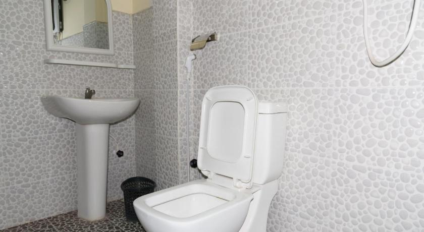 Gnanam Holiday Inn photo