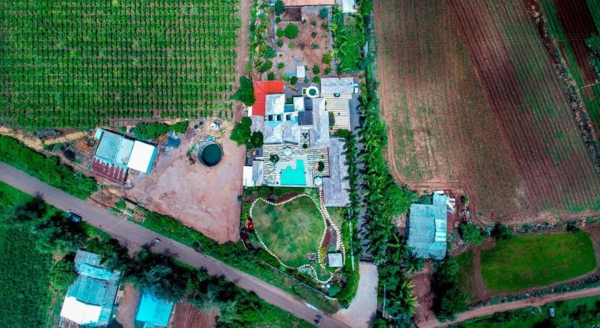 Castle Vintage VillageHouse 6BHK — Hotel in Nashik