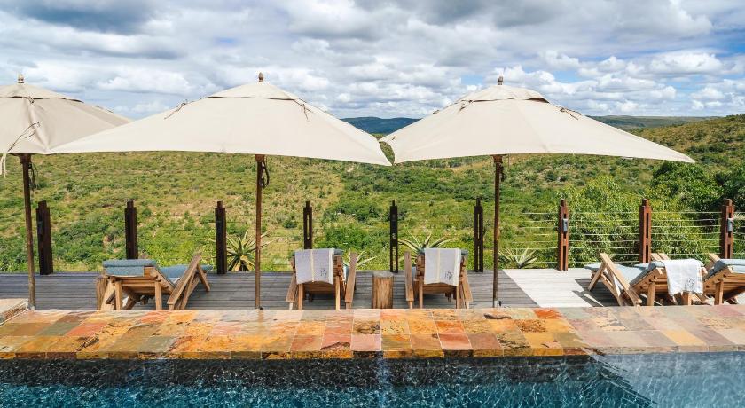 Rhino Ridge Safari Lodge photo