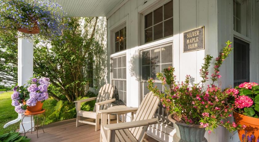 East Chatham Inn at Silver Maple Farm 2-Star Hotel room