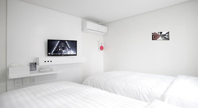 Image of Terrace Twin 7