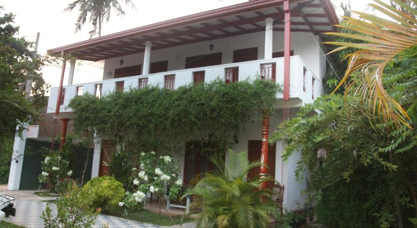Tithira Guest House — Hotel in Mirissa