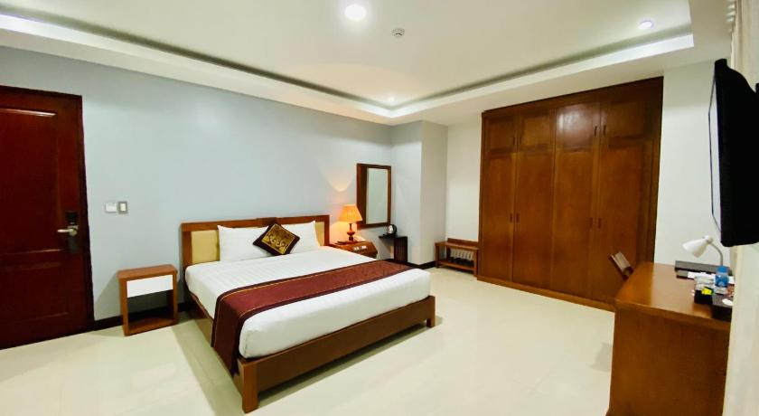 Image of Suite with City View 7