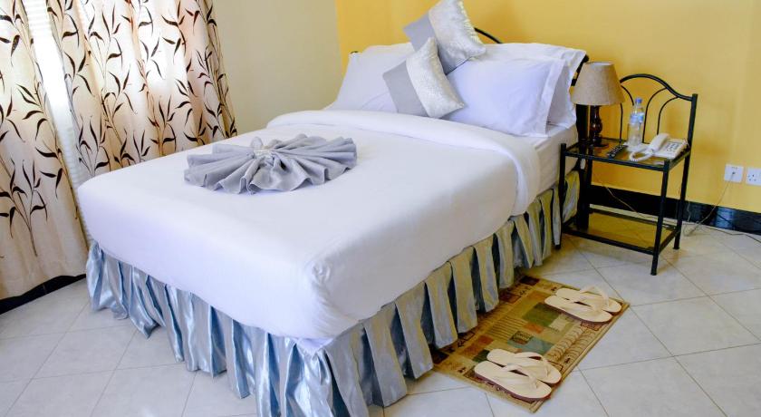 Crest Safari Lodge photo