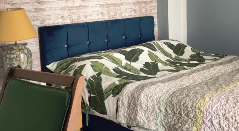 Joanna Double Room Villa 47 Youghal ,Own Entrance,, Own bathroom,Self check in, TV — Hotel in Youghal