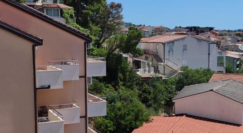 Apartments Vila Adrijana &amp; Fitness Studio WOLF — Hotel in Baska Voda