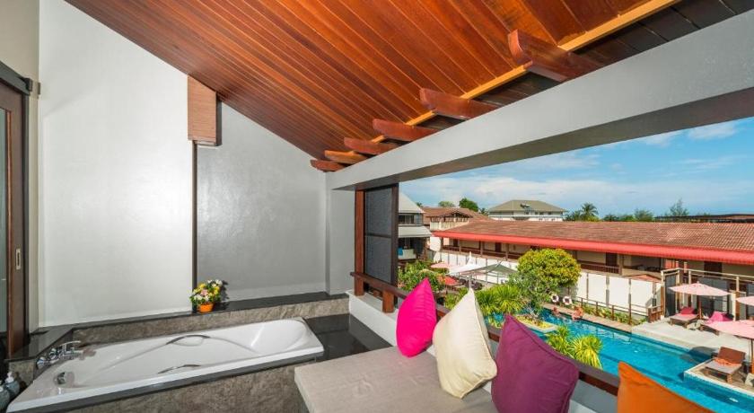 Image of Deluxe Balcony 8