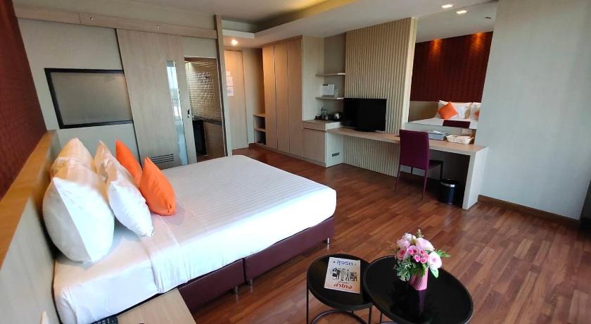 Image of Deluxe King Bed 0