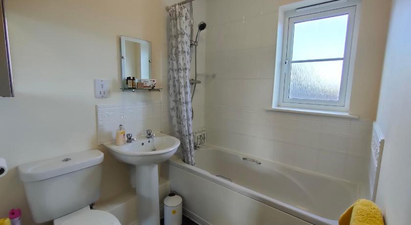 Central Taunton 2-bedroom apartment, great location! photo