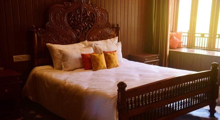 Image of Deluxe King Room 5