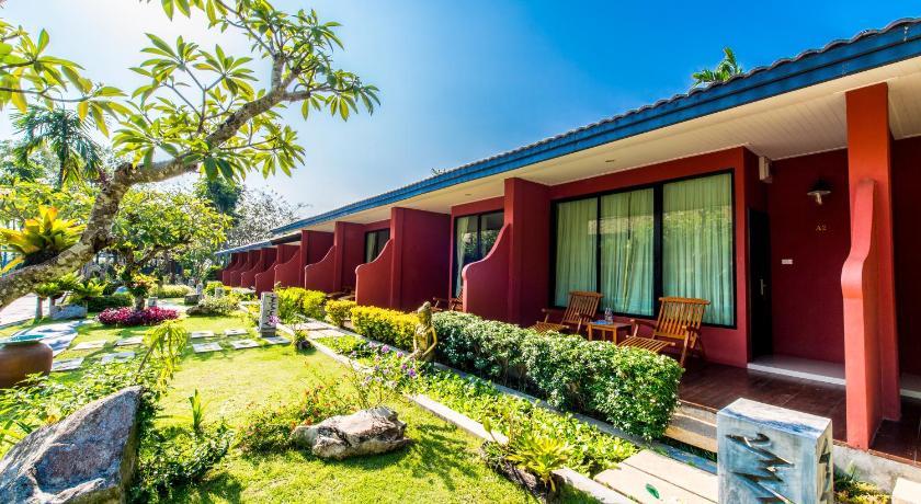 Image of Pool View 16