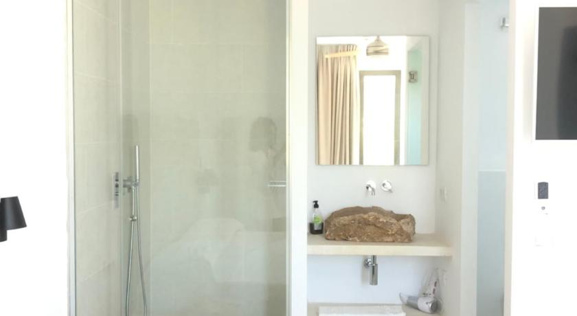 Sa Cala Suites photo
