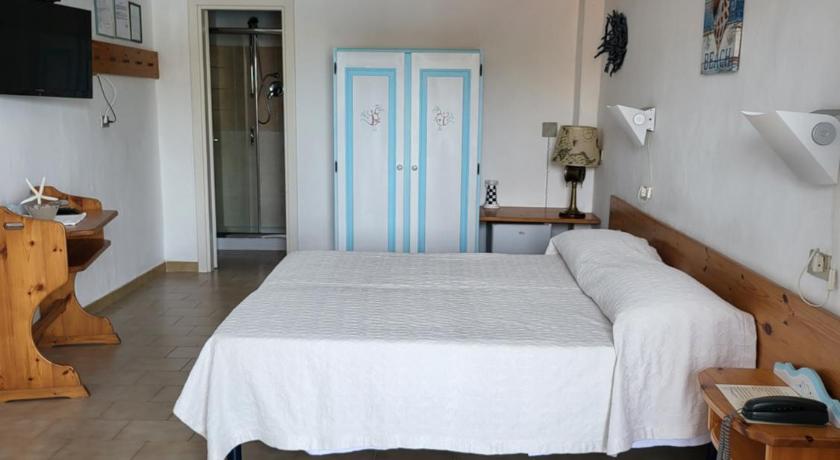 Double Room with Pool View, Hotel Olimpia in Baja Sardinia