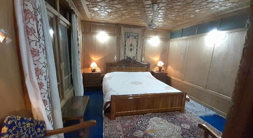 Palace Heights HouseBoats - image 16