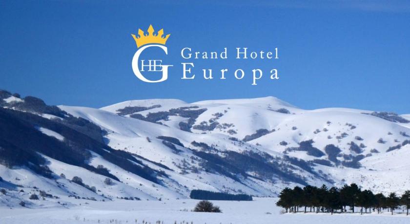 a snow covered mountain with a sign on it, Grand Hotel Europa in Rivisondoli