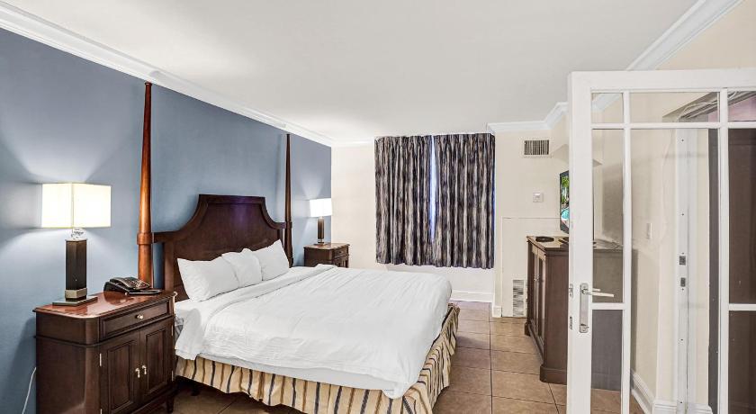 Image of Traditional Suite - 1 King Bed 3