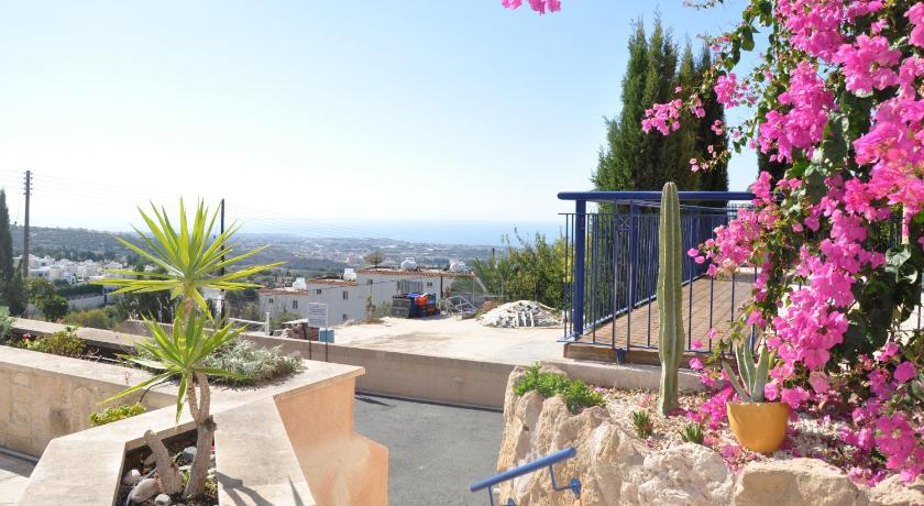 Tala Hills photo