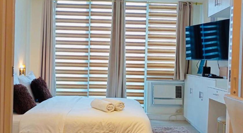 1BR in Azure Beach Resort- JL Residences — Hotel in Manila