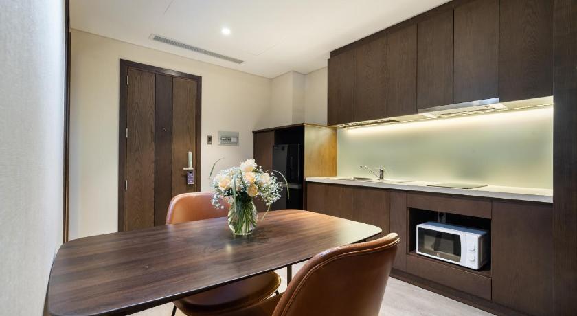 ホーチミン DHTS Business Hotel & Apartment 4つ星 ホテル レストラン