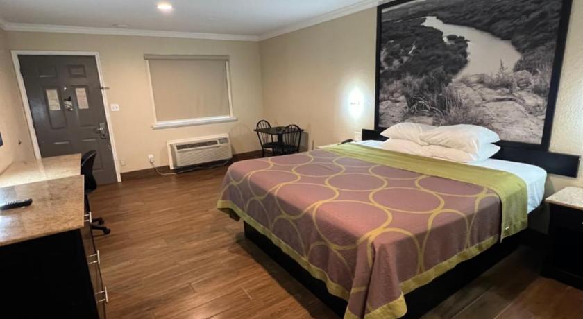 Super 8 By Wyndham Mcallen/Downtown photo