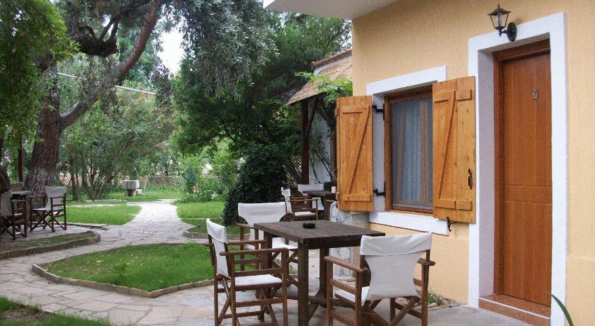 Lysistrata Bungalows photo