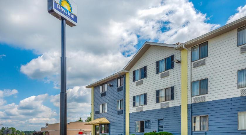 Days Inn by Wyndham Somerset PA I-70 I-76 photo