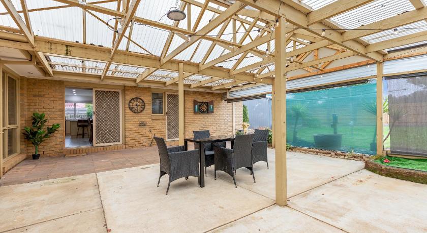 Woodgrove Penthouse - 36 min drive to MEL airport photo