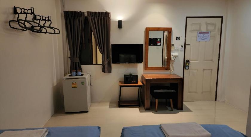 Image of Standard Twin Room without Balcony 3