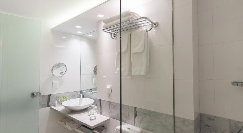 Szoba kétszemélyes ággyal vagy 2 külön ággyal (Double or Twin Room) fotója 2