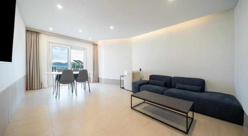 Image of Family Room with Terrace 8