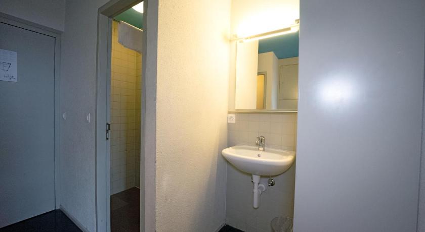 Image of Quadruple Room with Private Bathroom 11