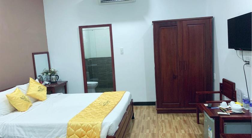 a hotel room with two beds and a television, Khach san Minh Quang in Phan Rang – Tháp Chàm (Ninh Thuận)