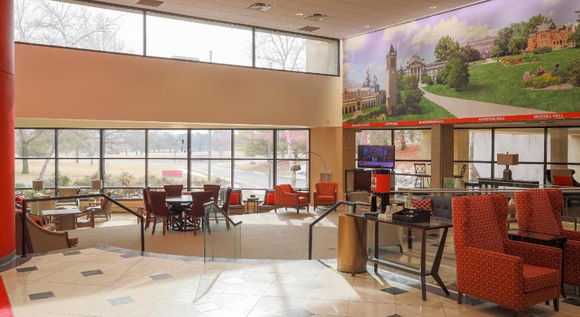 Gateway Hotel and Conference Center photo