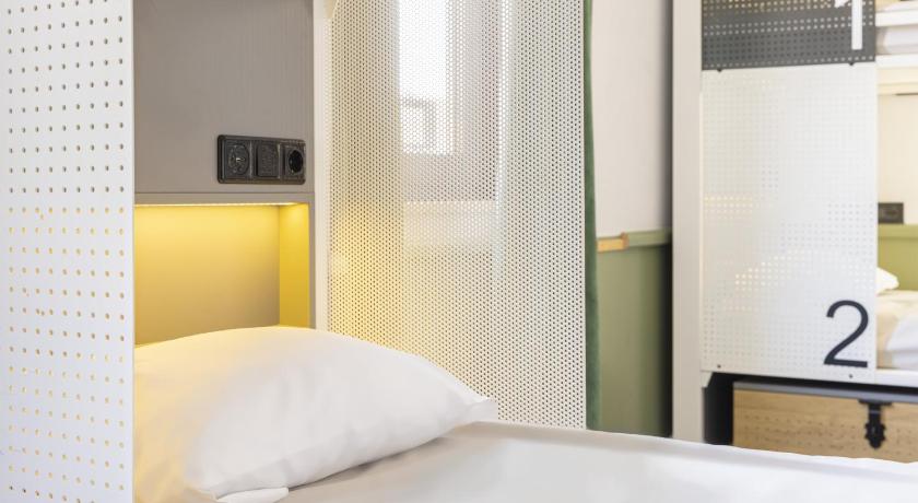 Image of 6-Bed Mixed Dormitory Room 8