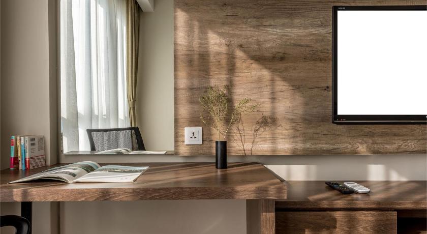 Image of Deluxe Triple 6