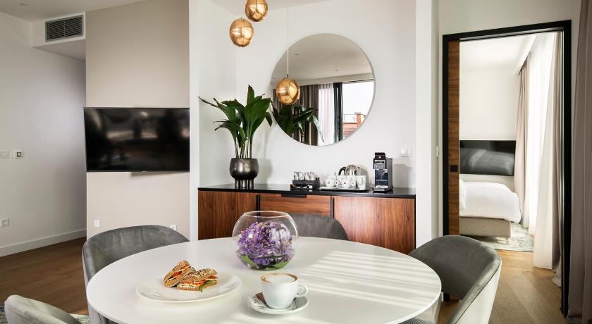 Imagen de Suite "Sobre la ciudad" con terraza y vistas al castillo ("Above the City" Suite with Terrace and Castle View) 4