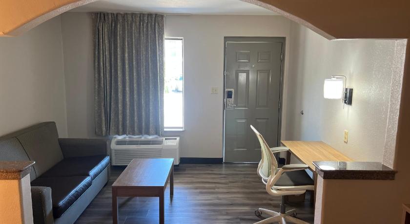 Days Inn & Suites by Wyndham Opelousas photo