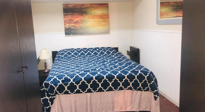 67-26 Austin Cove near subway, all shops, restaurants! Separate Entrance photo