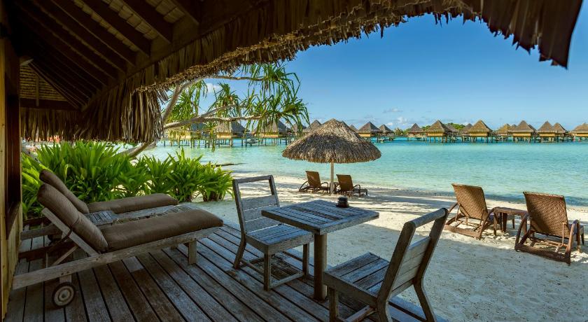 Imagine din 1 Beach Bungalow Lagoon View 6