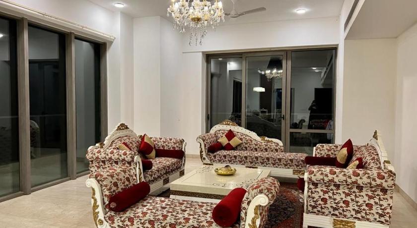 2BHK Entire flat with bath tub hall and kitchen luxury furnished new Apartment photo
