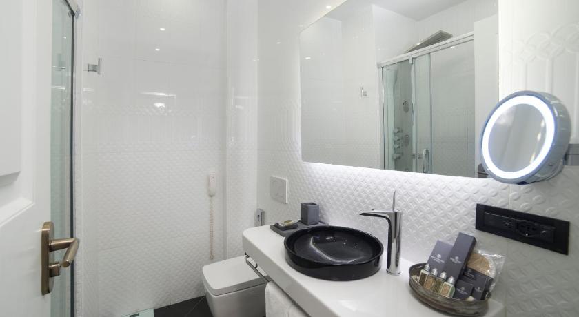 Image of Deluxe Double or Twin Room 17