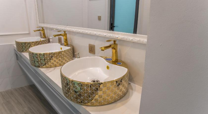 a bathroom with two sinks and a mirror, Simon House in Quy Nhon (Binh Dinh)
