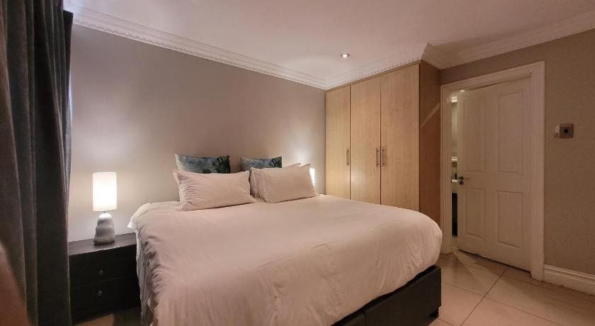 Accommodation Front - The Sails C6-18 photo