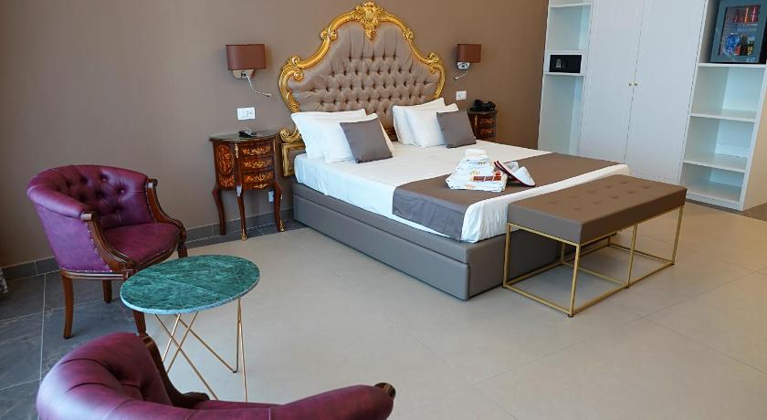 Image of Junior Suite Room 12