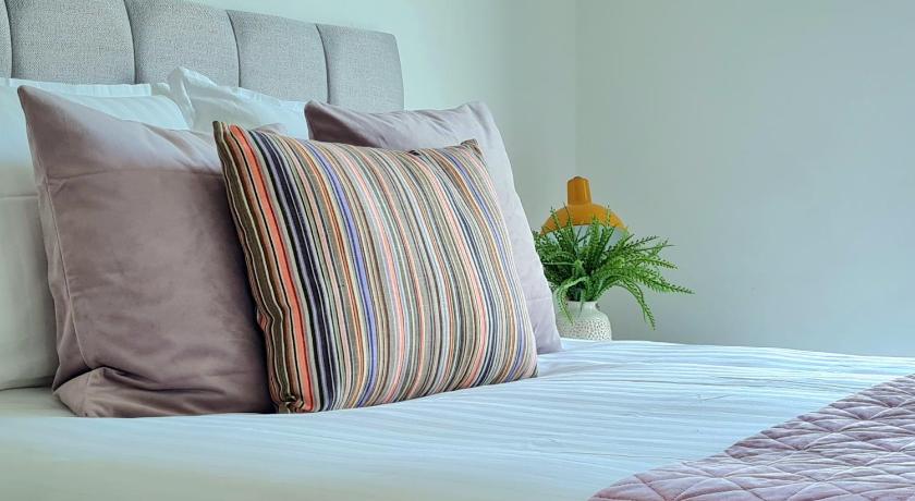 City Centre 2 Bedroomed Apartment - Great views - wifi photo