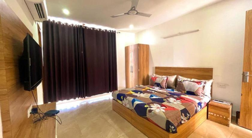 Very big hall for parties with bedroom photo