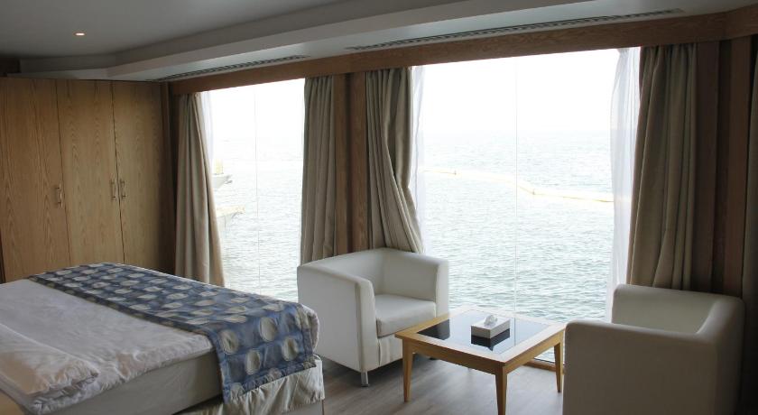 Image of Deluxe King Suite 1
