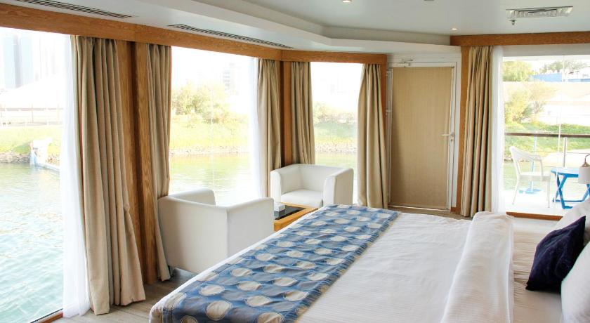 Image of Deluxe King Suite 0
