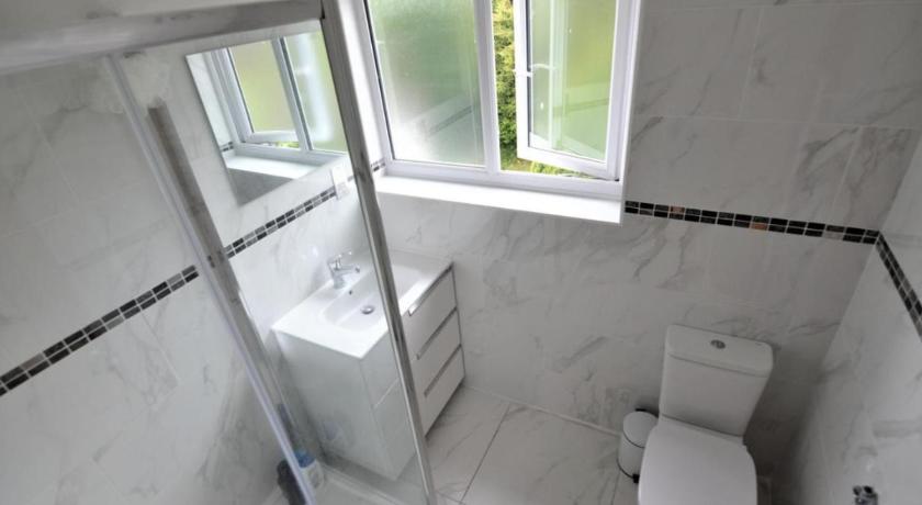 Double bedroom with view to the garden photo